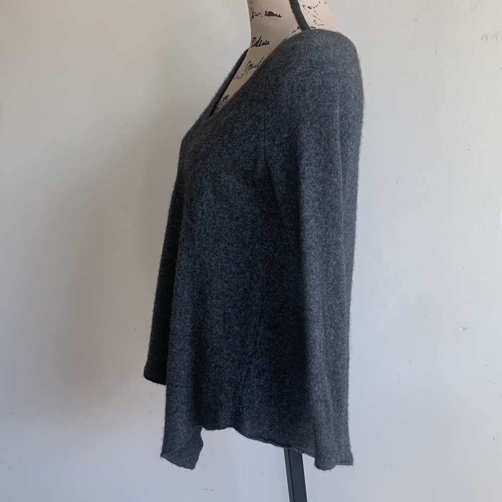 Joie Tambrel Asymmetrical Hem Cashmere Blend Gray V-Neck Sweater Sz XS - Picture 7 of 14